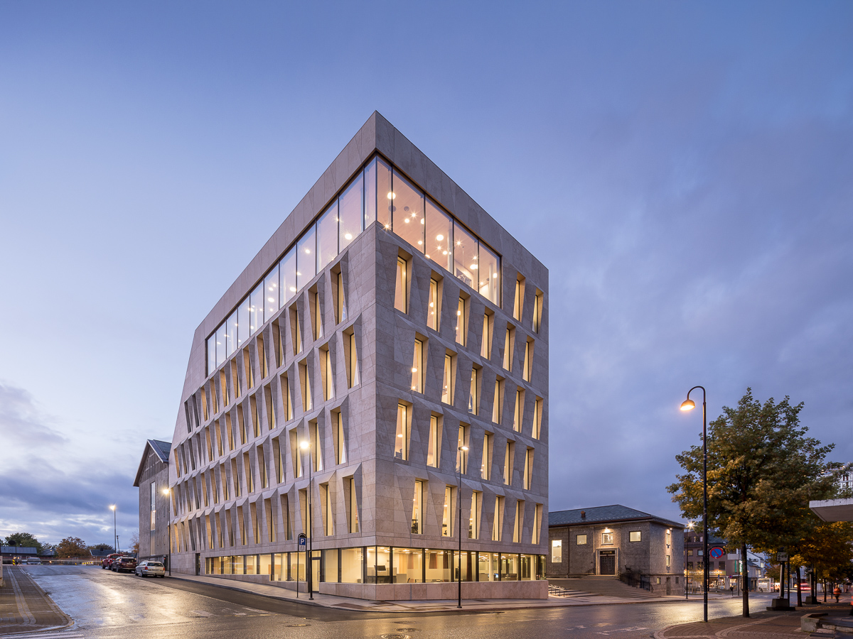 Bodø City Hall, фасад из природного камня Jura известняк